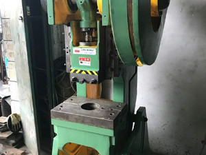 處理閑置資產，轉讓一批準新氣動與普通沖床